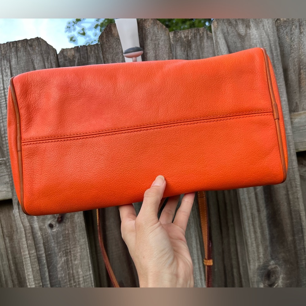 Dooney Satchel Barrel Bag 28cm in Orange Leather - Picture 6 of 13